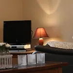 Riverside Escape In 펜션