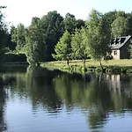 Riverside Escape In 부용