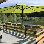 펜션 Riverside Escape In *