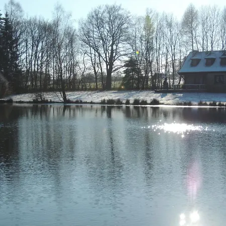 בית נופש Lakeside Getaway In *