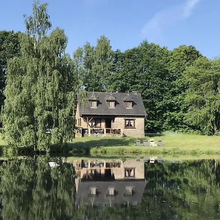 Lakeside Getaway In בית נופש
