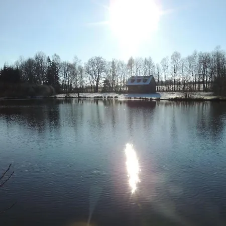בית נופש Lakeside Getaway In בוילון