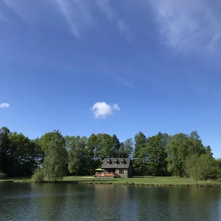 בית נופש Lakeside Getaway In