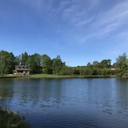 Lakeside Getaway In Ferienhaus *