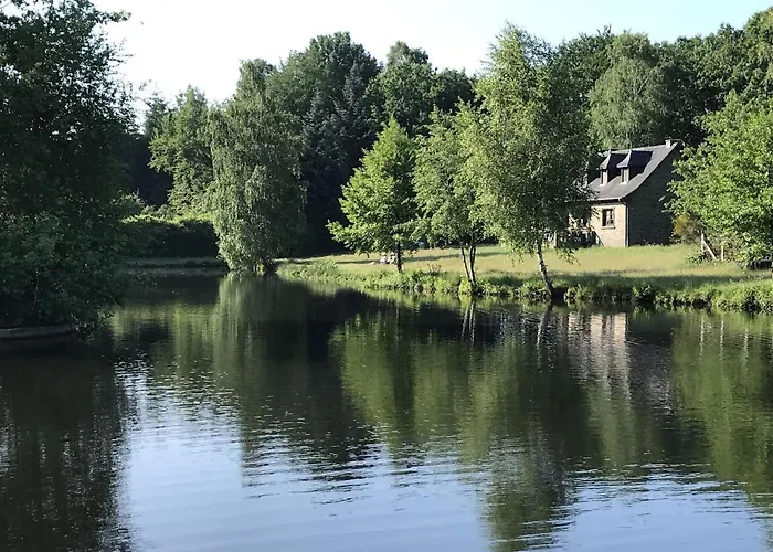 Riverside Escape In بوالون